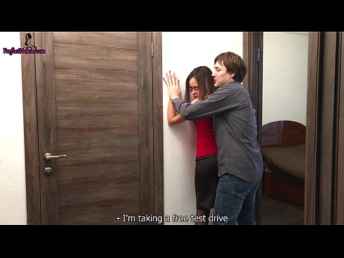 ❤️ مسکن سکسی در حین فروش آپارتمانش به طرز نفسانی گربه اش را تکان می دهد و او را لعنت می کند - Krempai ☑ فیلم پورنو در fa.hentaidude.ru ❌